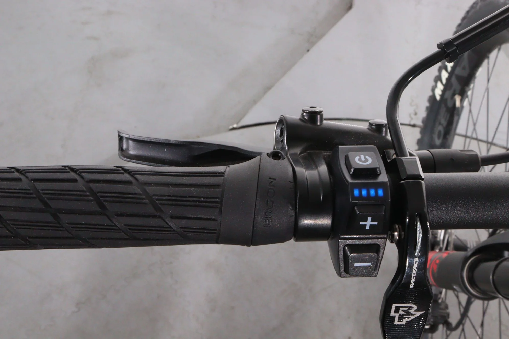 BH AtomX LYNX PRO 8.4 - Image 8