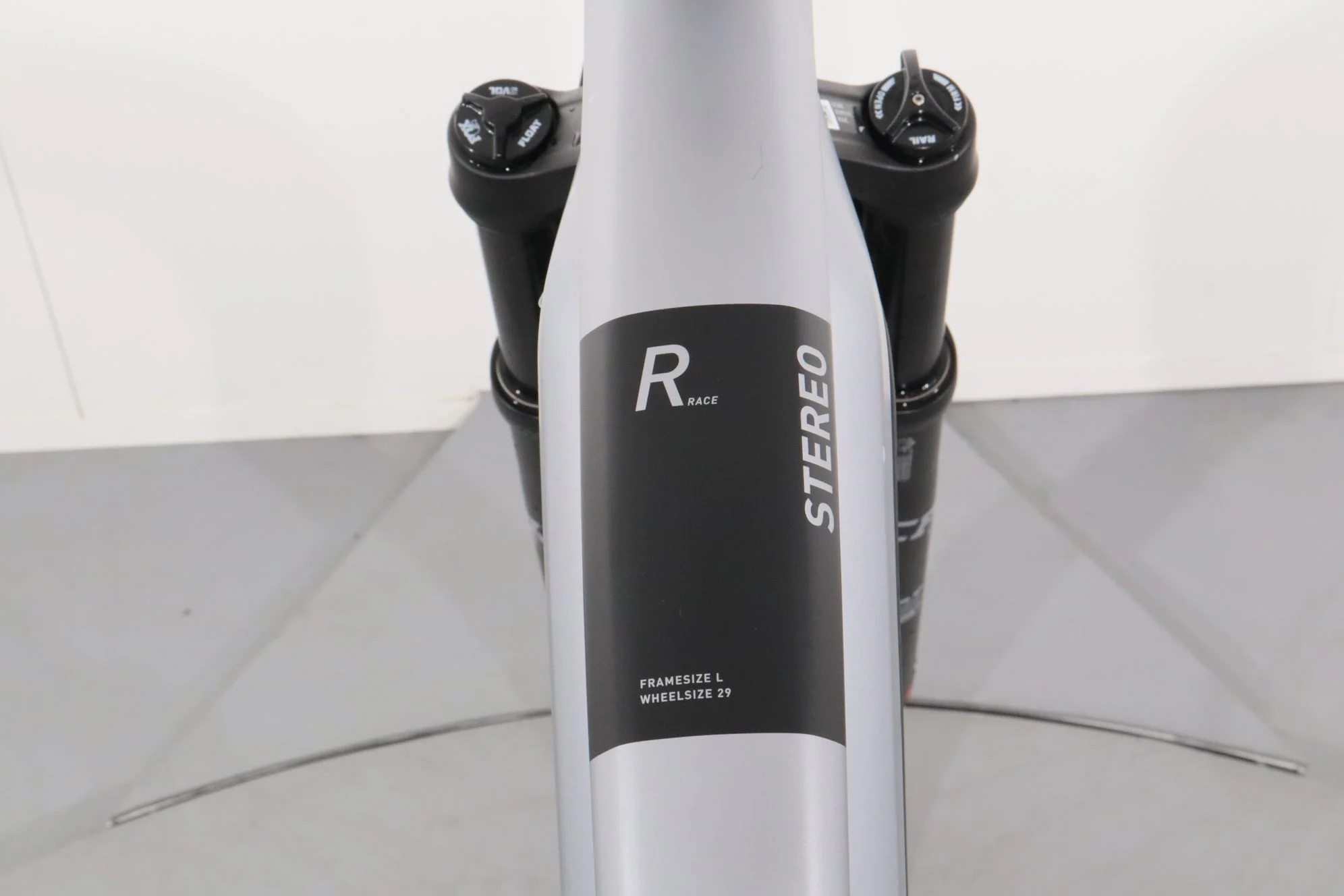 Cube Stereo Hybrid 120 Race 750 - Image 13