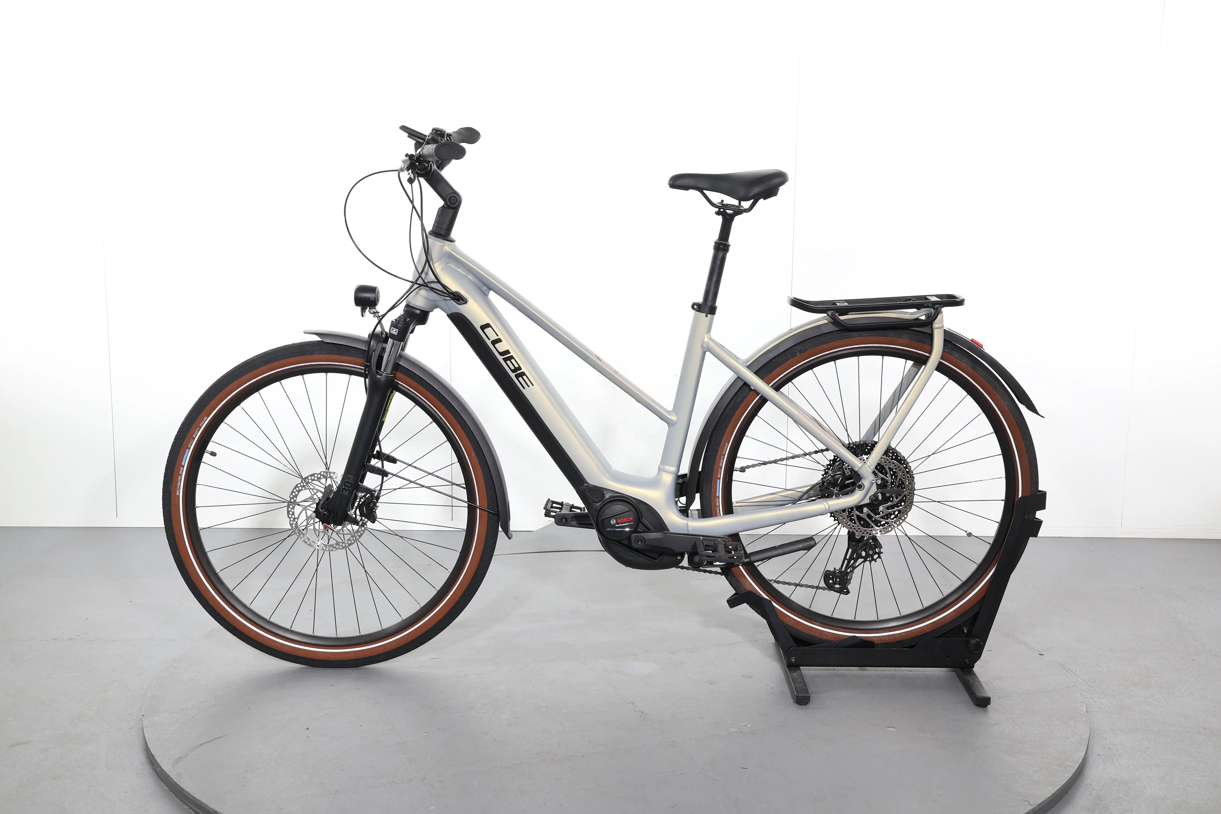 Cube Touring Hybrid Pro 625 - Image 4