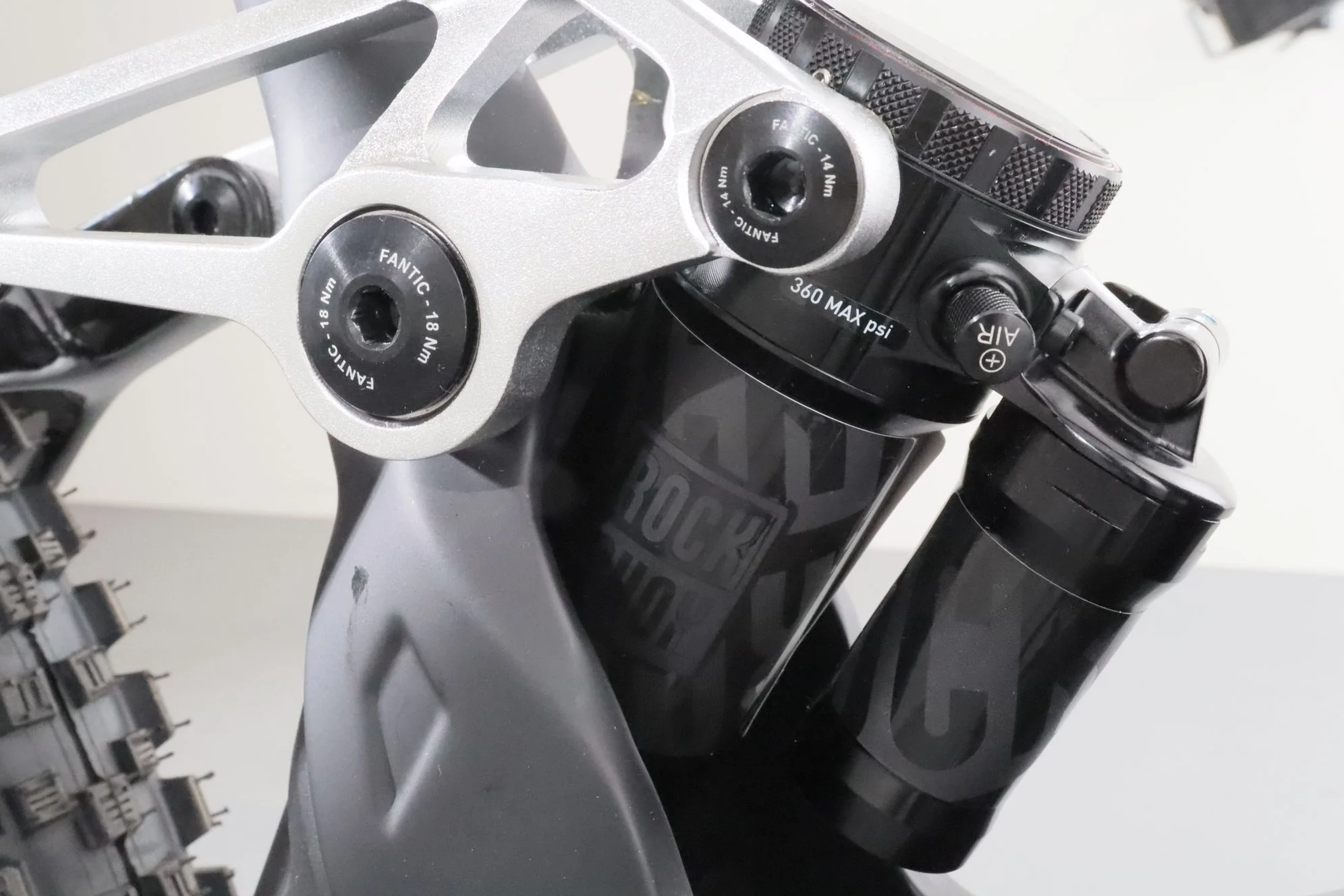 Fantic XTF 1.7 Carbon Race - Image 11