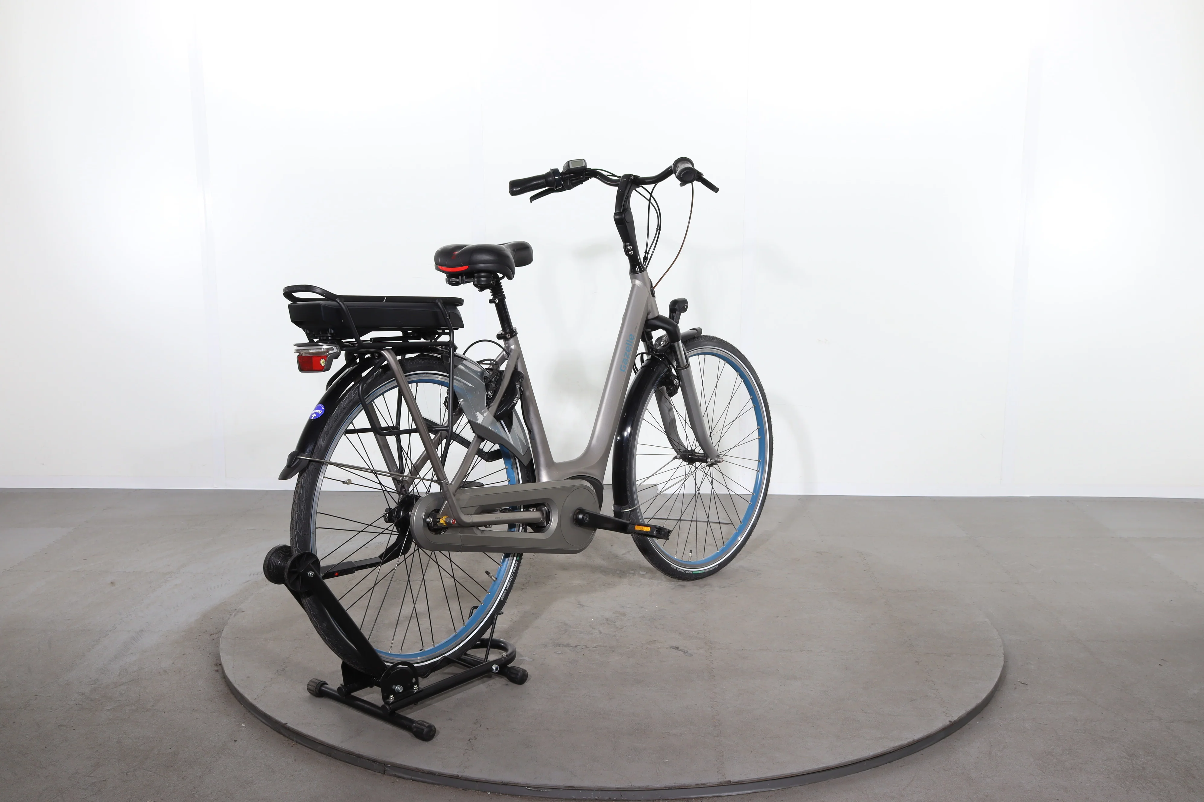 Gazelle Orange C7 - Image 6