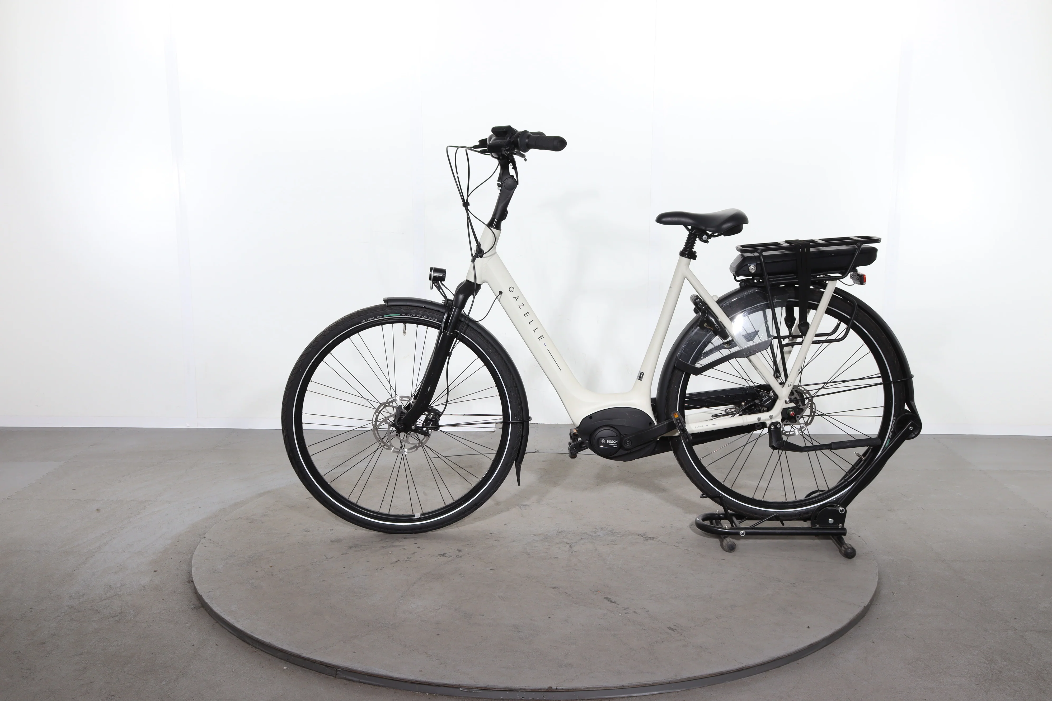 Gazelle Orange C8 - Image 4